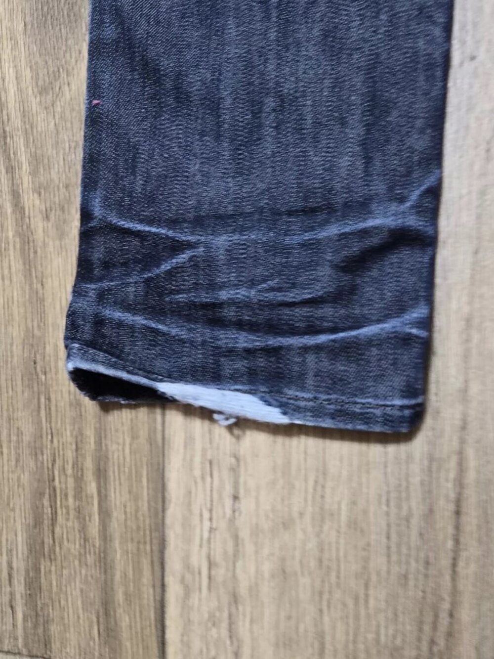 Guess "Black and Blue" concept, two-tone blue jeans - Picture 7 of 10